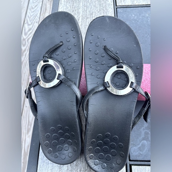 Vionic Shoes - Vionic Karina Orthopedic Black fill flops thong sandals women’s sz 9 support